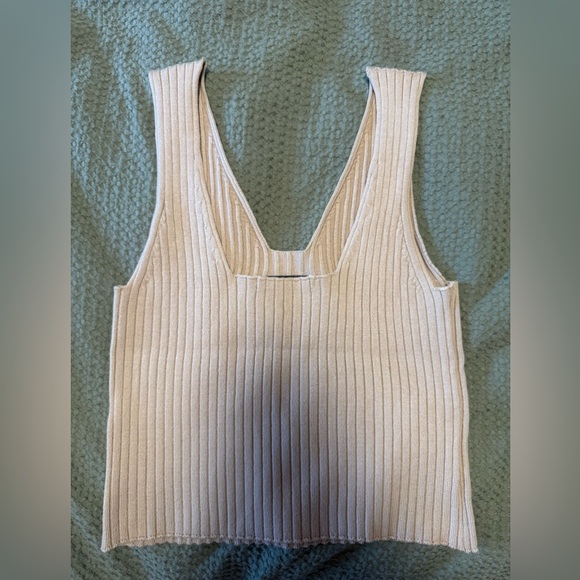 Almina Concept Ribbed Knit Vest - Picture 6 of 8
